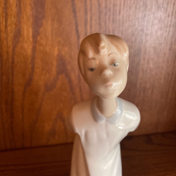 Lladro     No 4869    Boy Kissing  Includes box - Picture 4 of 7